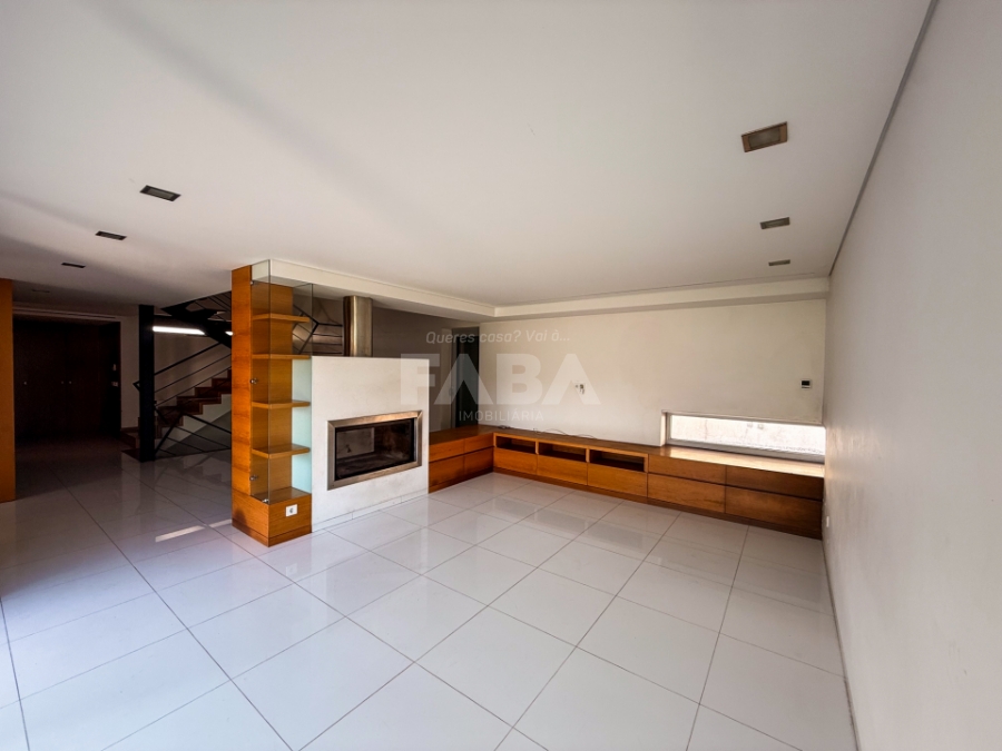 Imagem de Moradia T4