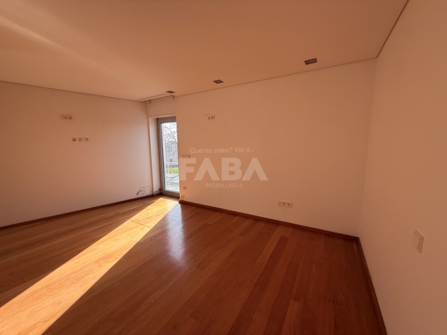 Imagem de Moradia T4