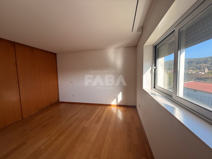 Imagem de Moradia T4