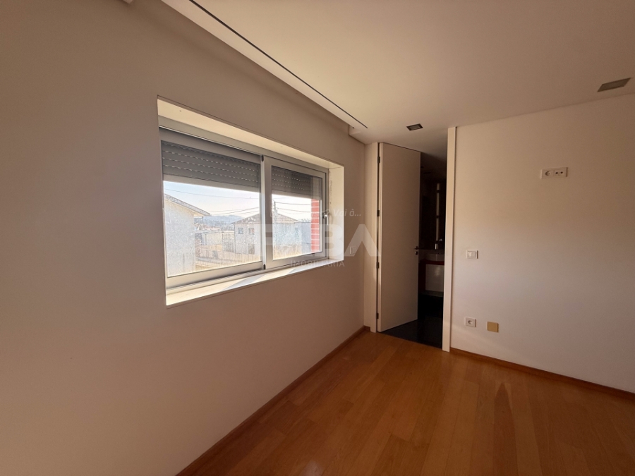 Imagem de Moradia T4