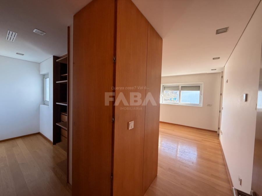 Imagem de Moradia T4