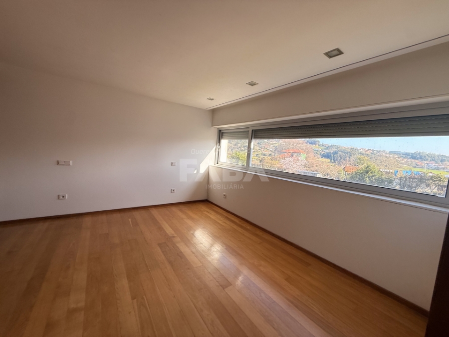 Imagem de Moradia T4