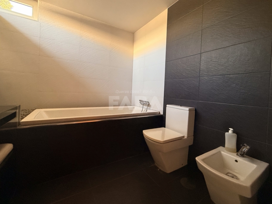 Imagem de Moradia T4