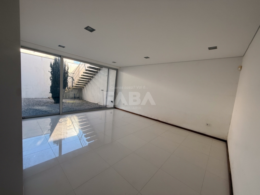 Imagem de Moradia T4