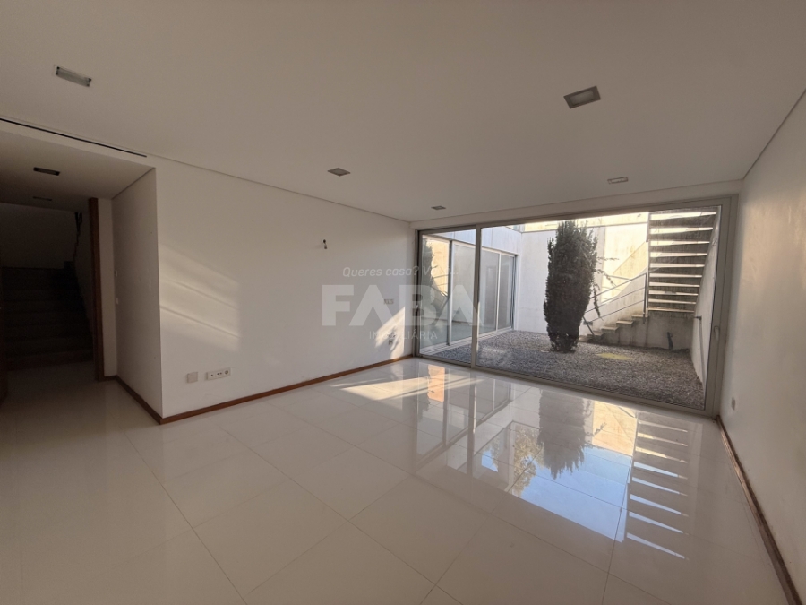 Imagem de Moradia T4